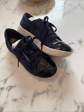 Fitflop (patented) Black Patent leather toecap sneakers with navy suede